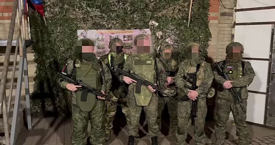 БЛАГОДАРНОСТЬ ДНЯ. Наши защитники, военнослужащие 2-го мотострелкового батальона, передают искренние слова благодарности ребятам 8-Б и 6-А ГБУ ОО ЗО "СОШ №1" и 6 и 5 классов ГБУ ОО ЗО "СОШ №3" Приморска за теплые письма и...