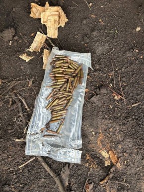 Сотрудниками полиции Запорожской области был выявлен крупный схрон с боеприпасами