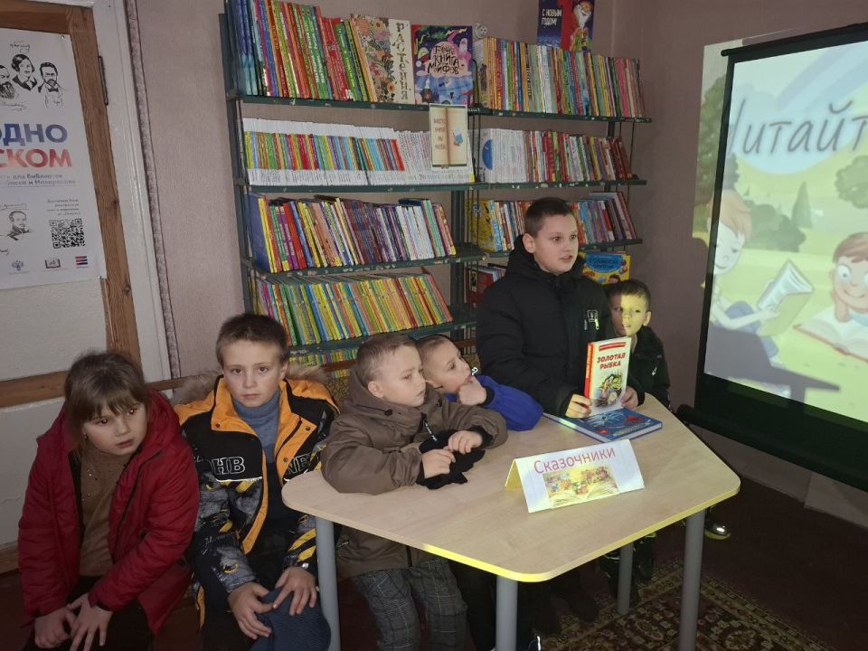 "Читай с нами". В рамках районной библиотечной акции " Читай с нами"в Богдановской сельской библиотеке прошло знакомство с литературой по теме акции " КнигаСВОд" .Библиотекарь с радостью встретила наших маленьких... "Читай с нами". В рамках районной библиотечной акции " Читай с нами"в Богдановской сельской библиотеке прошло знакомство с литературой по теме акции " КнигаСВОд" .Библиотекарь с радостью встретила наших маленьких...