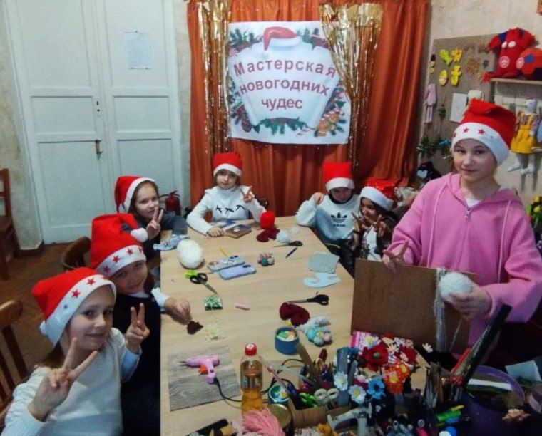 Новый год на пороге!. «Мастерская новогодних чудес» открыта и наши мастерицы приступили к созданию сувениров и подарков к празднику Новый год на пороге!. «Мастерская новогодних чудес» открыта и наши мастерицы приступили к созданию сувениров и подарков к празднику