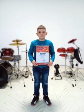 Поздравляем участника студии "Альянс" Токмакского городского Дома культуры Тимура Компанийца с успешным дебютом на XI Всероссийском конкурсе талантов "Время творчества - 2025"!