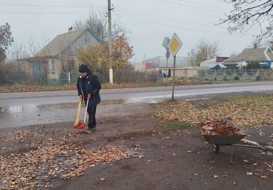 В Токмакском муниципальном округе проводятся работы по благоустройству общественных территорий и памятников военной истории В Токмакском муниципальном округе проводятся работы по благоустройству общественных территорий и памятников военной истории
