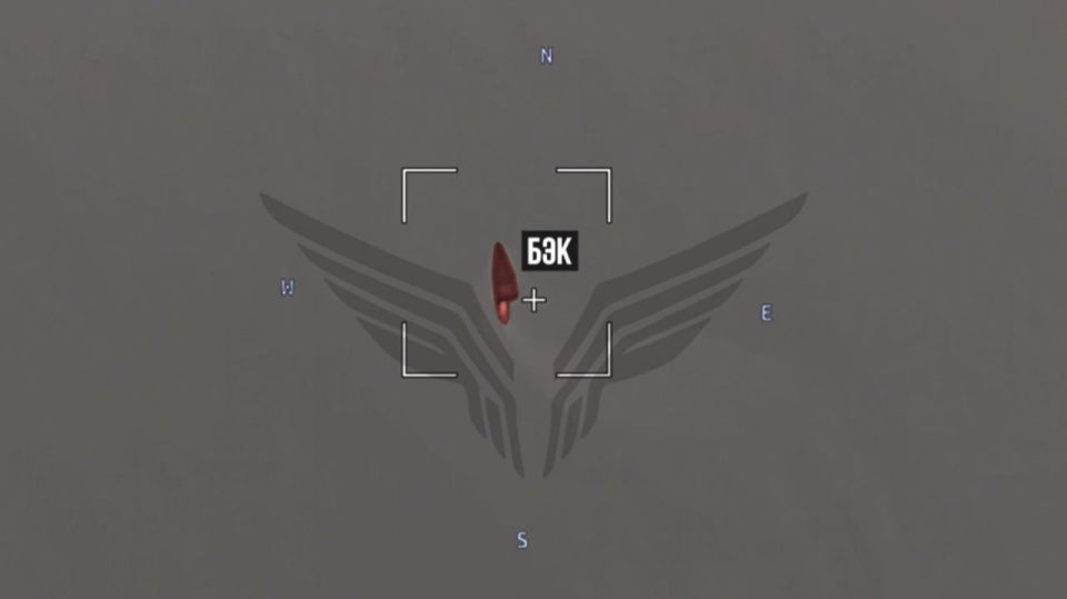 Российские военные из Центра "Рубикон" обнаружили и с помощью барражирующего боеприпаса "Ланцет" уничтожили безэкипажный катер ПВО ВСУ с ракетами AIM-9 в акватории Чёрного моря