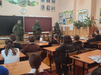 В Каменско-Днепровском районе участники СВО провели патриотический час для школьников в рамках народной программы