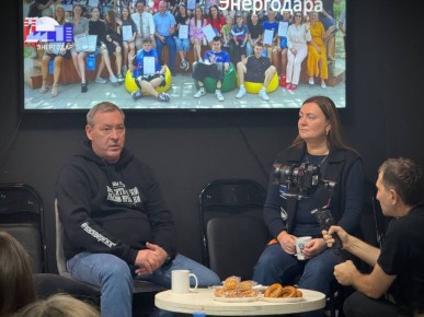 «Ваша энергия — для Энергодара»: Глава округа наградил волонтёров в честь их праздничного дня