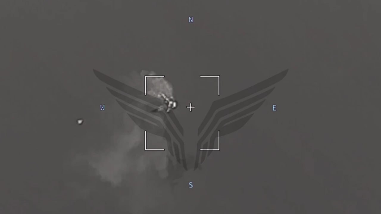 Российские военные из Центра "Рубикон" обнаружили и с помощью барражирующего боеприпаса "Ланцет" уничтожили безэкипажный катер ПВО ВСУ с ракетами AIM-9 в акватории Чёрного моря Российские военные из Центра "Рубикон" обнаружили и с помощью барражирующего боеприпаса "Ланцет" уничтожили безэкипажный катер ПВО ВСУ с ракетами AIM-9 в акватории Чёрного моря