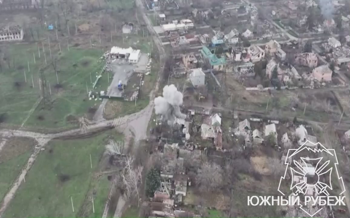 Подразделения Южной группировки войск выявили пункт управления БПЛА ВСУ и точным ударом с применением 152-мм гаубицы «Мста-Б» (2А65) и БПЛА «Молния» полностью уничтожили цель