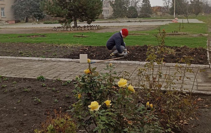 В Токмакском муниципальном округе проводятся работы по благоустройству общественных территорий и памятников военной истории В Токмакском муниципальном округе проводятся работы по благоустройству общественных территорий и памятников военной истории