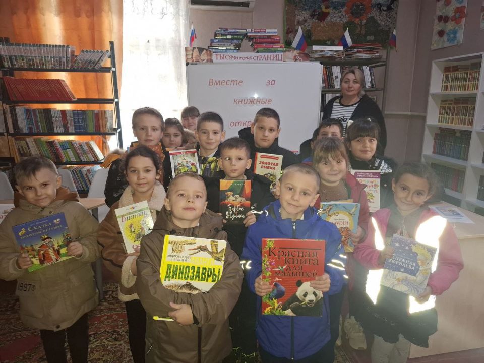 "Читай с нами". В рамках районной библиотечной акции " Читай с нами"в Богдановской сельской библиотеке прошло знакомство с литературой по теме акции " КнигаСВОд" .Библиотекарь с радостью встретила наших маленьких... "Читай с нами". В рамках районной библиотечной акции " Читай с нами"в Богдановской сельской библиотеке прошло знакомство с литературой по теме акции " КнигаСВОд" .Библиотекарь с радостью встретила наших маленьких...