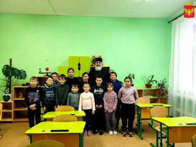 На этой неделе в начальных классах Радоловской школы состоялась встреча юных учеников с протоиереем Ростиславом, настоятелем храмов Архангела Михаила в селе Нельговка и Свято-Троицкого храма в селе Радоловка