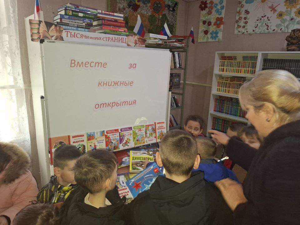 "Читай с нами". В рамках районной библиотечной акции " Читай с нами"в Богдановской сельской библиотеке прошло знакомство с литературой по теме акции " КнигаСВОд" .Библиотекарь с радостью встретила наших маленьких... "Читай с нами". В рамках районной библиотечной акции " Читай с нами"в Богдановской сельской библиотеке прошло знакомство с литературой по теме акции " КнигаСВОд" .Библиотекарь с радостью встретила наших маленьких...