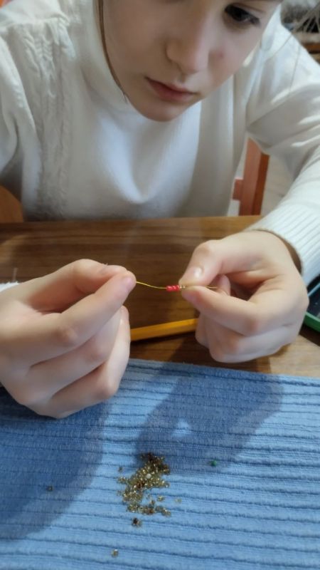 К Дню Героев Отечества в Приазовском ДК девочки приготовили для наших защитников небольшие подарочки- брелоки с пожеланиями Эти маленькие символы праздника, выполнены с любовью, призваны напомнить нашим Героям о домашнем... К Дню Героев Отечества в Приазовском ДК девочки приготовили для наших защитников небольшие подарочки- брелоки с пожеланиями Эти маленькие символы праздника, выполнены с любовью, призваны напомнить нашим Героям о домашнем...