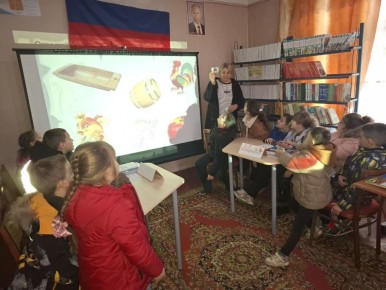 "Читай с нами". В рамках районной библиотечной акции " Читай с нами"в Богдановской сельской библиотеке прошло знакомство с литературой по теме акции " КнигаСВОд" .Библиотекарь с радостью встретила наших маленьких...