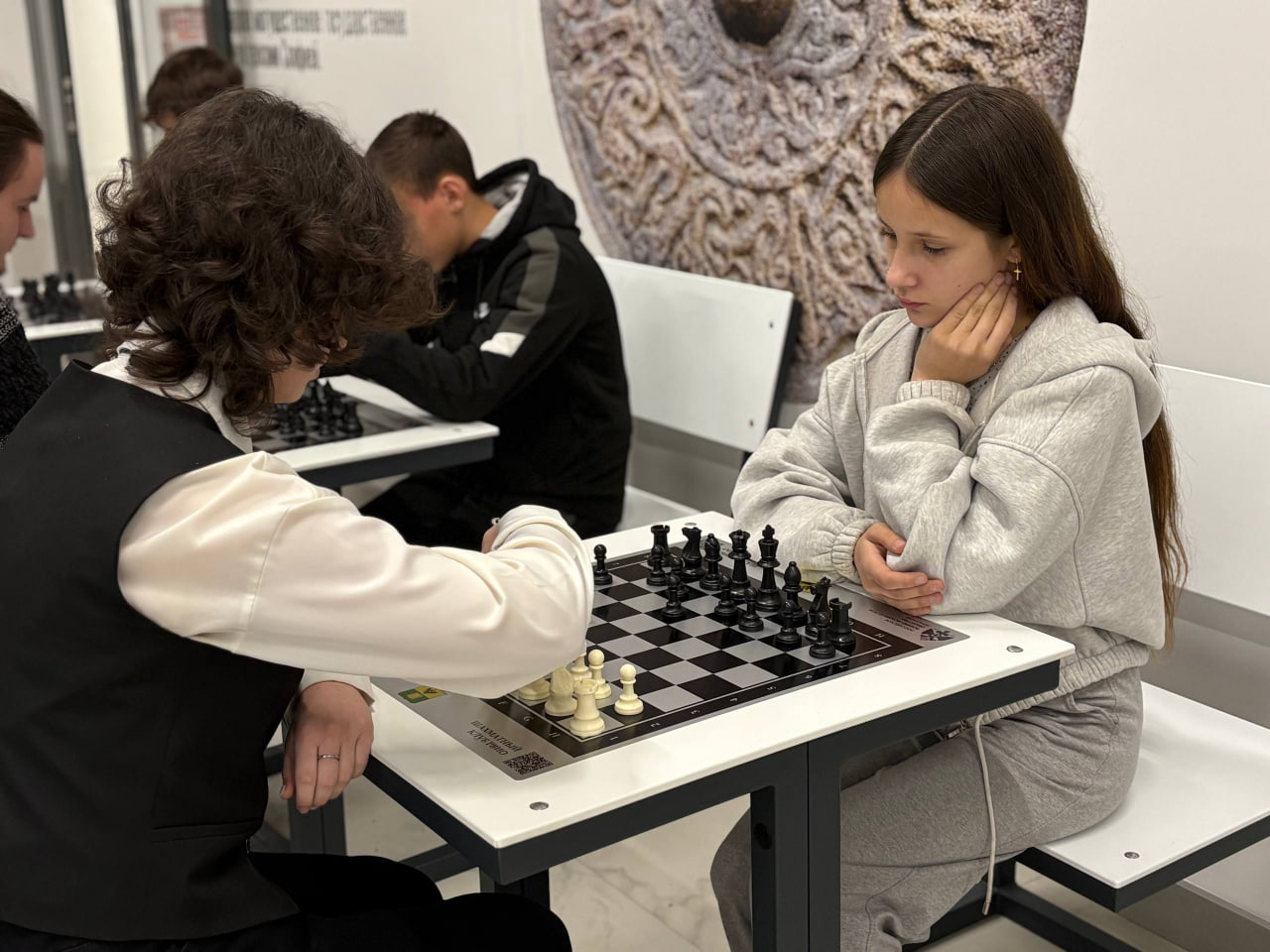 Шахматы — игра героев мысли! Шахматы — игра героев мысли!