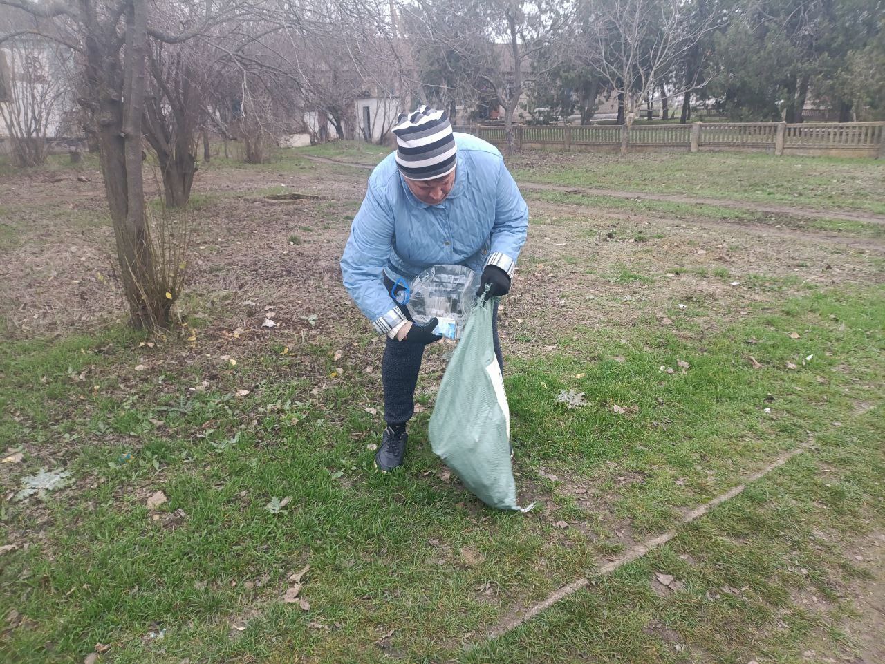 В Токмакском муниципальном округе проводятся работы по благоустройству общественных территорий и памятников военной истории В Токмакском муниципальном округе проводятся работы по благоустройству общественных территорий и памятников военной истории