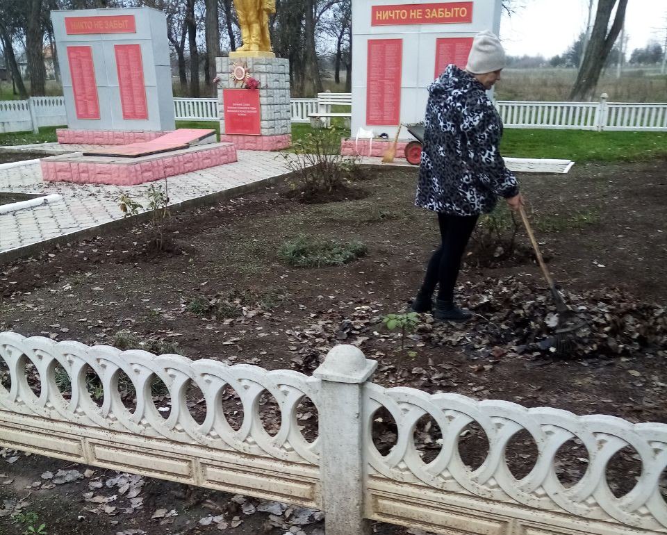 В Токмакском муниципальном округе проводятся работы по благоустройству общественных территорий и памятников военной истории В Токмакском муниципальном округе проводятся работы по благоустройству общественных территорий и памятников военной истории