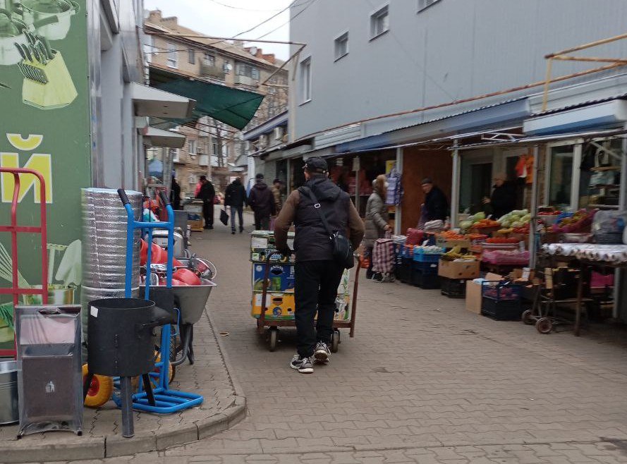 Сотрудники администрации Токмакского муниципального округа совместно с сотрудниками полиции провели рейды по несанкционированной торговле Сотрудники администрации Токмакского муниципального округа совместно с сотрудниками полиции провели рейды по несанкционированной торговле