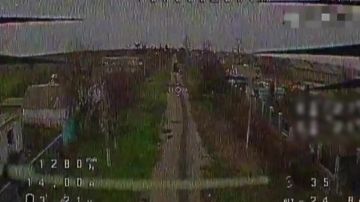 Операторы войск БПЛА группировки "Восток" уничтожили бронемашину "Козак" и пикапы, сорвав ротацию ВСУ в Запорожской области