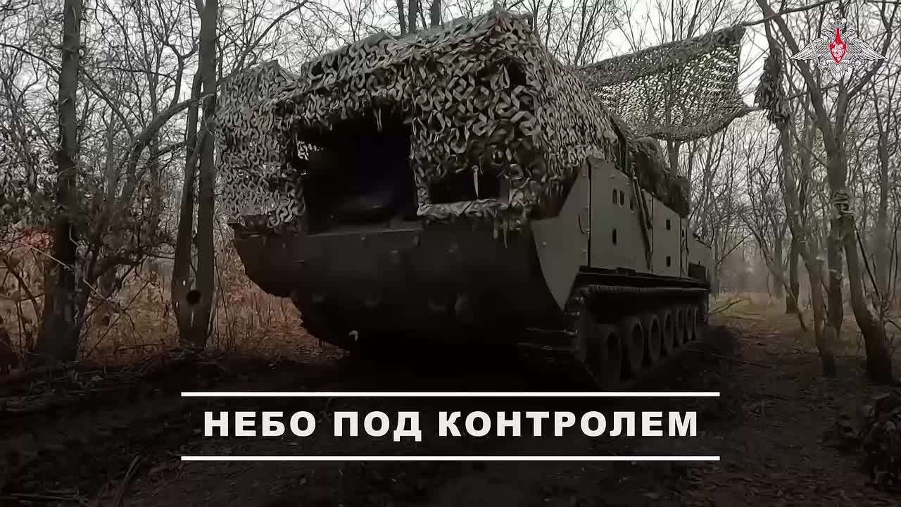 Расчеты зенитных ракетных комплексов «Тор-М2» группировки войск «Днепр» обеспечивают защиту российских подразделений в ходе наступательных действий на Ореховском направлении