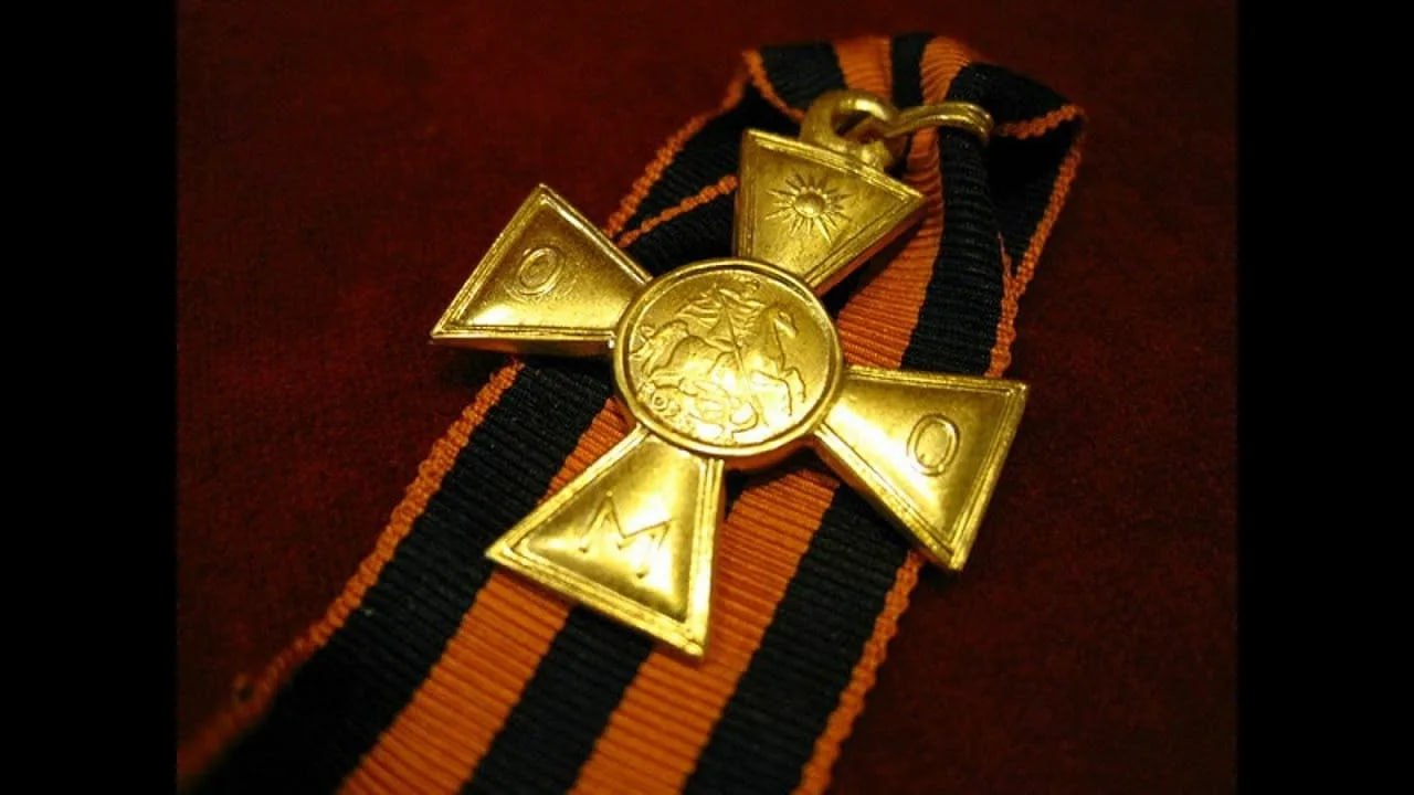 это было сегодня.... 7 декабря 1769 года императрица Екатерина II учредила «Военный орден Святого великомученика и Победоносца Георгия». В тот же день, как автор указа о создании новой награды, царица возложила на себя знаки...