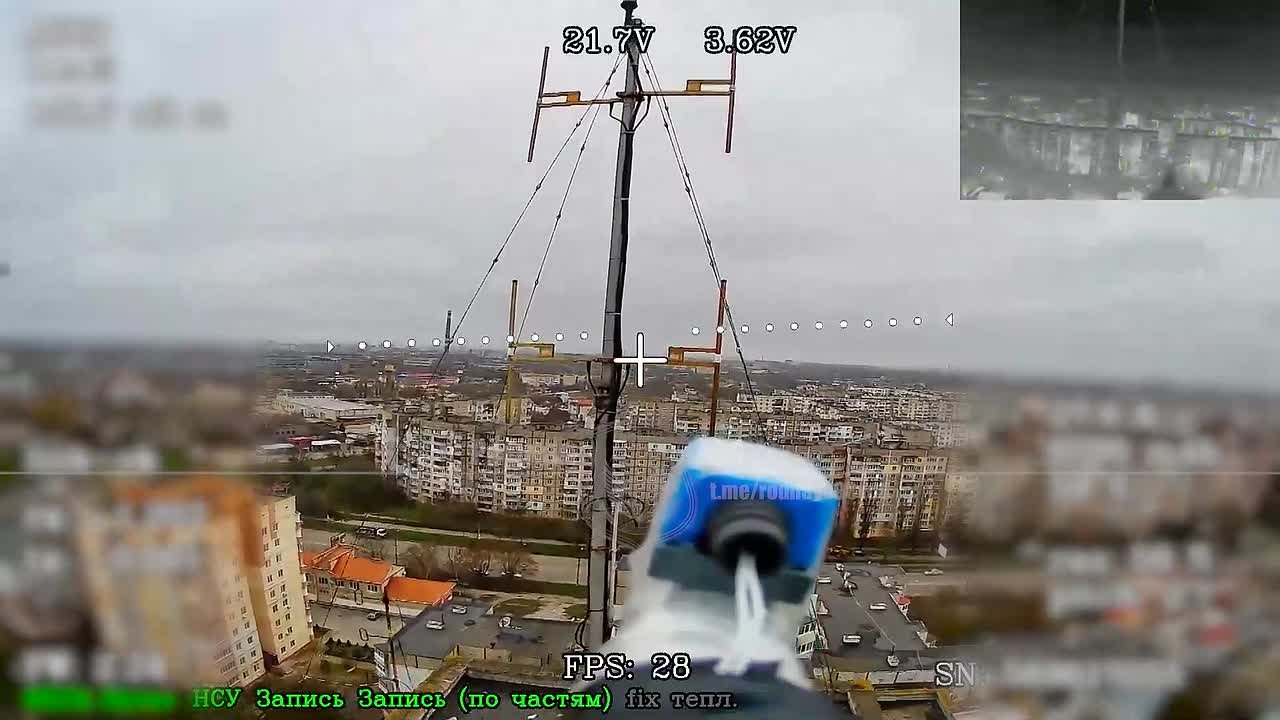 Разведчики 215-го орб 98 гв. вдд ВДВ из состава ГрВ "Днепр" продолжают уничтожение вражеских антенных усилителей и ретрансляторов на крышах жилых домов