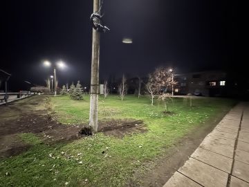 Освещение восстановлено. Сотрудники МБУ «Жилсервис» восстановили уличное освещение на центральной площади в посёлке Фруктовое