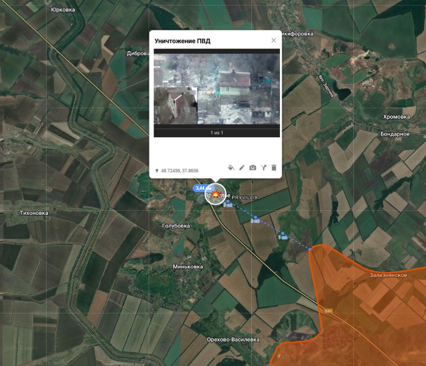 Подразделения Южной группировки выявили пункты временной дислокации 56-й отдельной мотопехотной бригады ВСУ в н.п. Приволье и последовательно разгромили их ударами FPV-дронов - цели поражены полностью Подразделения Южной группировки выявили пункты временной дислокации 56-й отдельной мотопехотной бригады ВСУ в н.п. Приволье и последовательно разгромили их ударами FPV-дронов - цели поражены полностью
