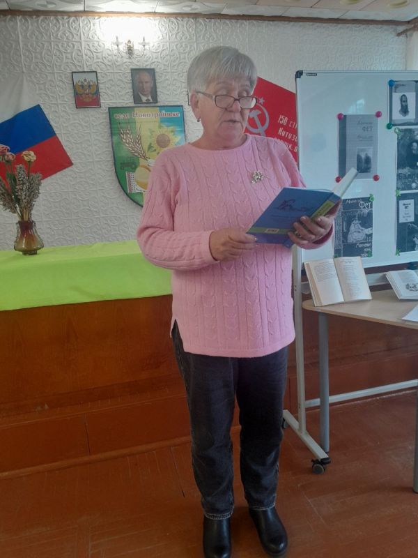 В Новотроицкой библиотеке обсудили творчество Афанасия Фета В Новотроицкой библиотеке обсудили творчество Афанасия Фета