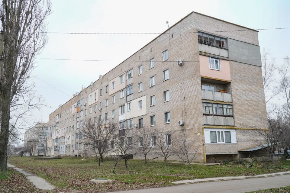 Власти Мелитополя организовали ремонт кровли многоквартирного дома после обращения жителя