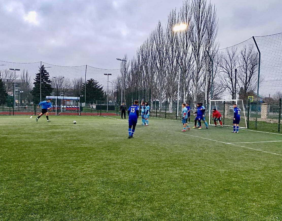 6 декабря на футбольном поле СК «Олимпиец» состоялся 8 тур осеннего Чемпионата Приморской любительской лиги по футболу 6х6, посвященного Году защитника Отечества 6 декабря на футбольном поле СК «Олимпиец» состоялся 8 тур осеннего Чемпионата Приморской любительской лиги по футболу 6х6, посвященного Году защитника Отечества