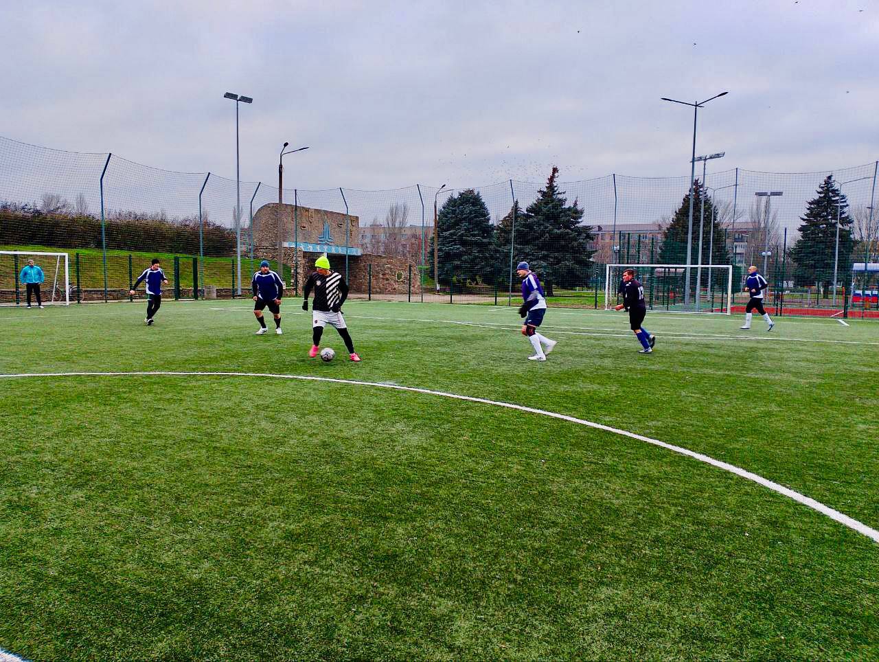 6 декабря на футбольном поле СК «Олимпиец» состоялся 8 тур осеннего Чемпионата Приморской любительской лиги по футболу 6х6, посвященного Году защитника Отечества 6 декабря на футбольном поле СК «Олимпиец» состоялся 8 тур осеннего Чемпионата Приморской любительской лиги по футболу 6х6, посвященного Году защитника Отечества