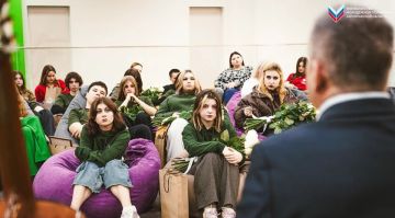 Поэт из Забайкалья познакомил молодежь Мелитополя со своими стихами