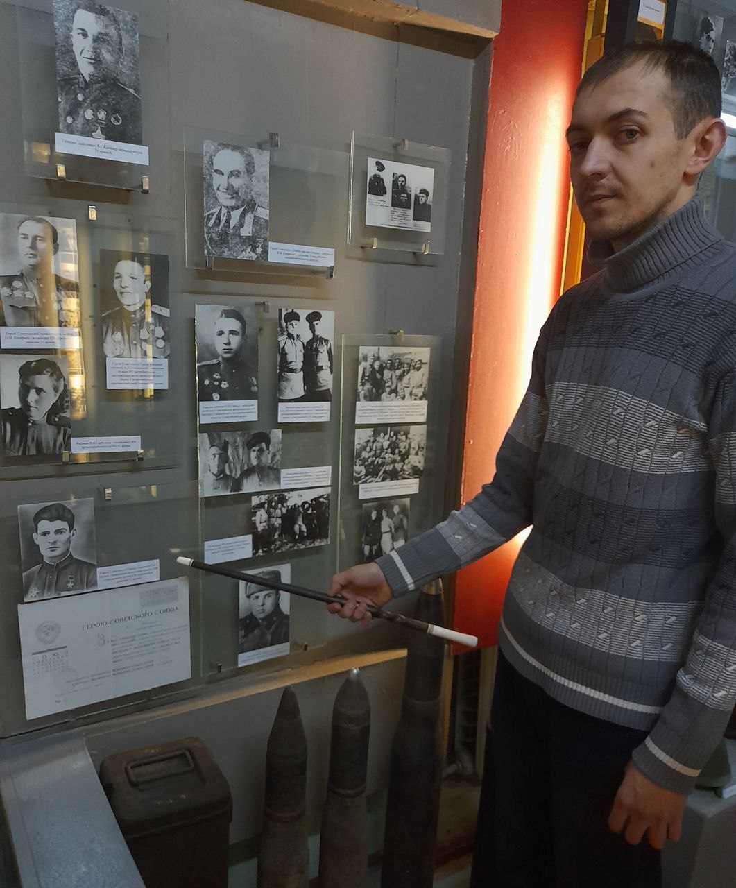 В Токмакском краеведческом музее провели тематическую экскурсию «Подвигом славны наши земляки», приуроченную ко Дню Героев Отечества В Токмакском краеведческом музее провели тематическую экскурсию «Подвигом славны наши земляки», приуроченную ко Дню Героев Отечества