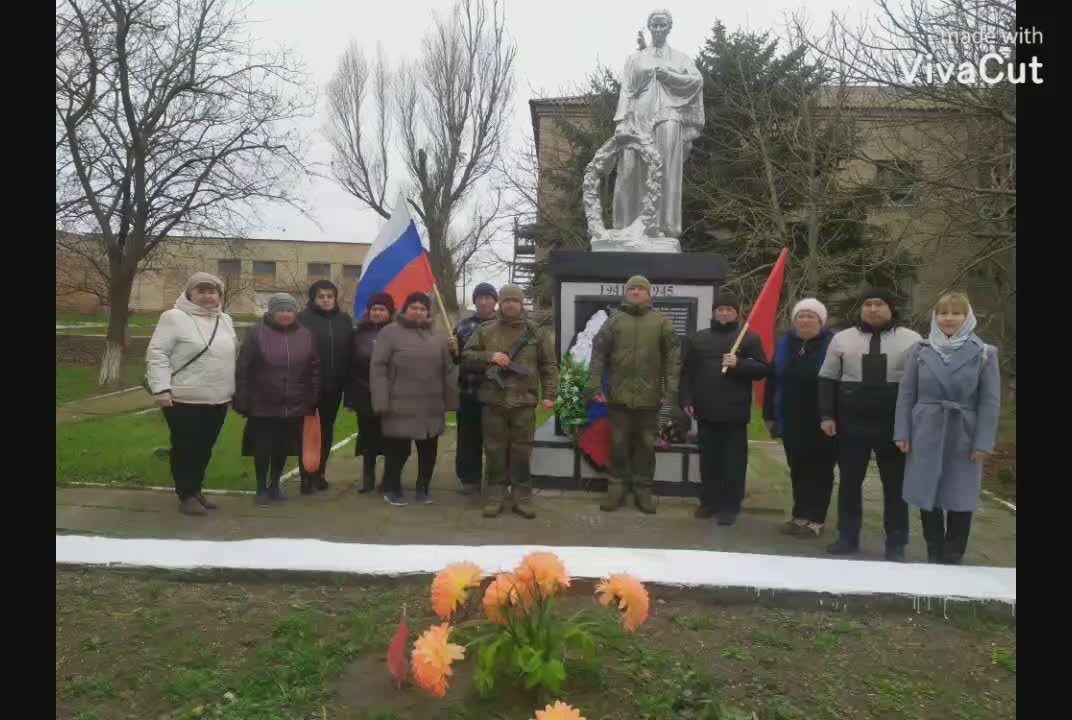 Новоданиловский территориальный отдел совместно с военнослужащими и не равнодушными гражданами Новоданиловки провели митинг посвященный Дню Героев Отечества!
