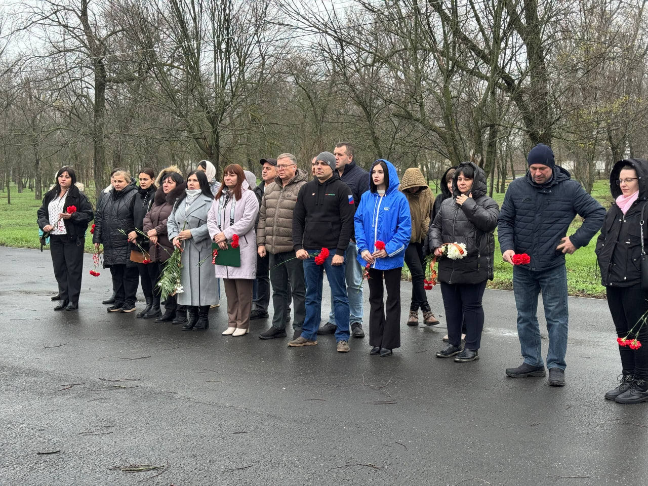 В Приазовском открыли памятный знак павшим бойцам СВО В Приазовском открыли памятный знак павшим бойцам СВО
