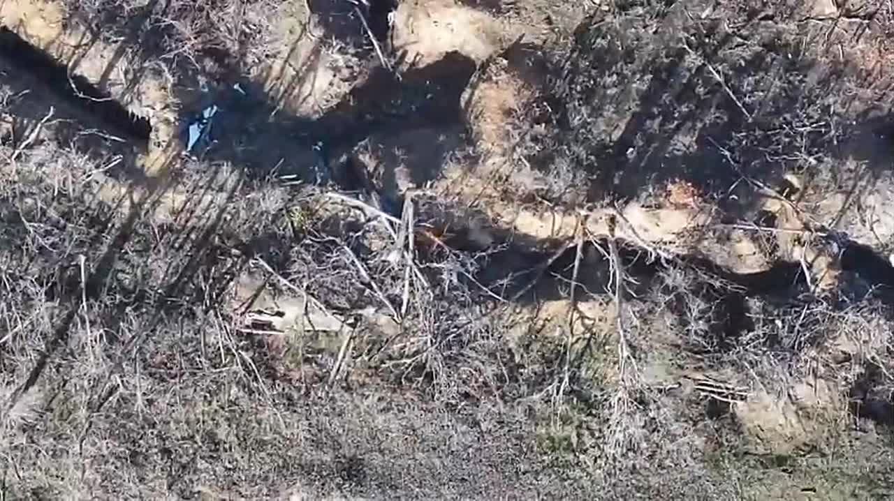 Операторы дронов и артиллеристы 4 военной базы уничтожают позиции ВСУ севернее нп.Орехов