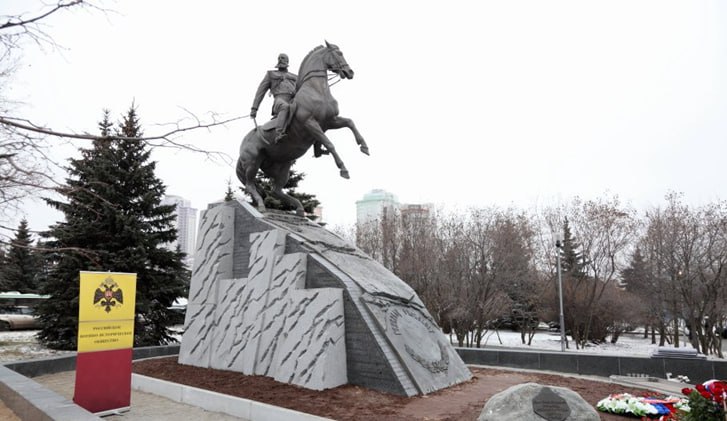 9 декабря. 2025. Пресс-служба Минобороны: гвардии сержант Василий Свалов прикрыл самоходное орудие «Нона-СВК» от вражеского БПЛА 9 декабря. 2025. Пресс-служба Минобороны: гвардии сержант Василий Свалов прикрыл самоходное орудие «Нона-СВК» от вражеского БПЛА