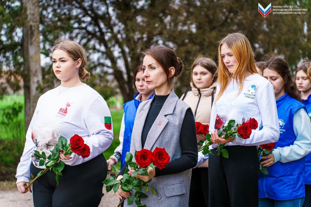 В Акимовском районе состоялось возложение цветов в честь Дня Героев Отечества В Акимовском районе состоялось возложение цветов в честь Дня Героев Отечества