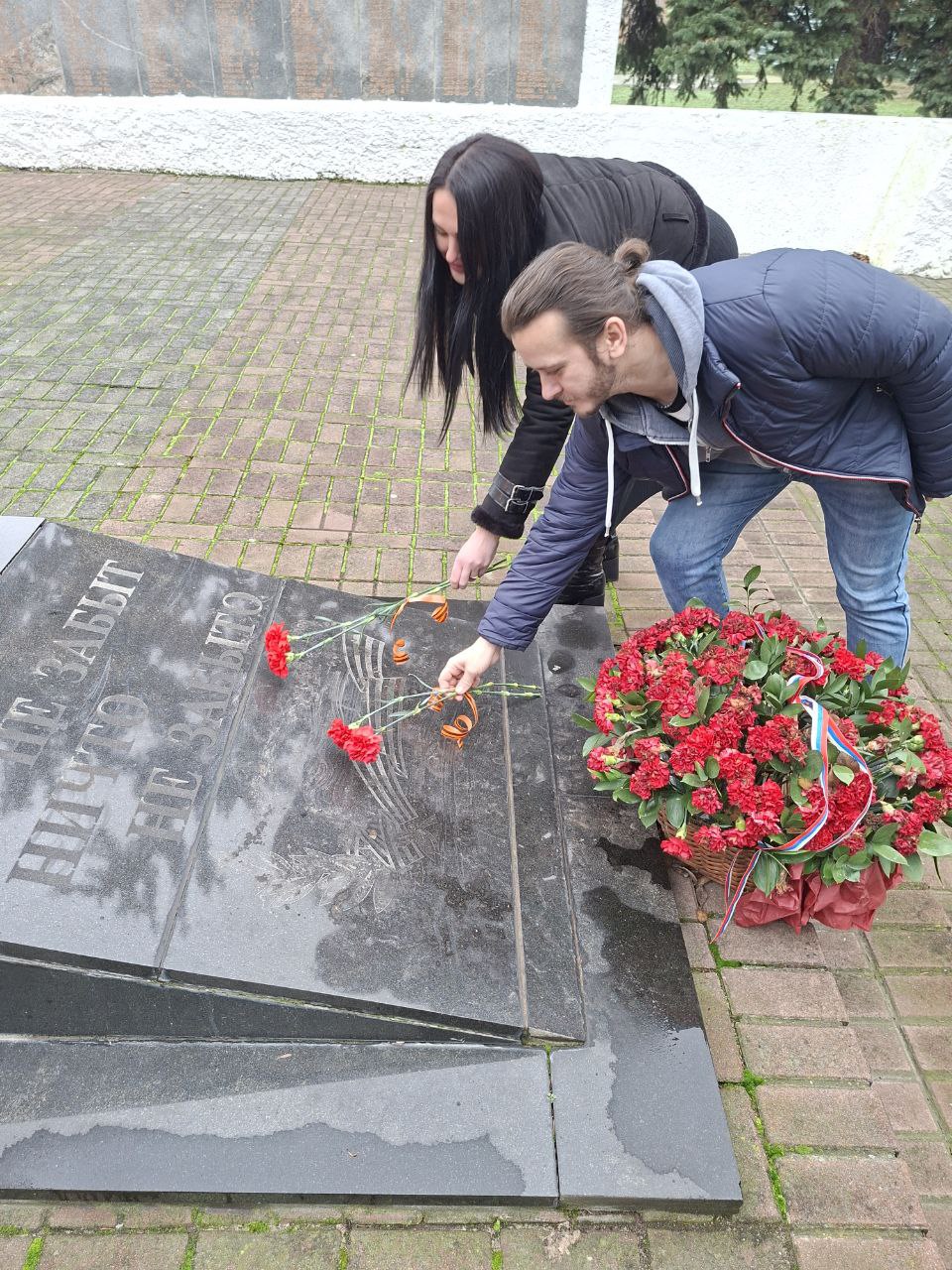 Каждый год 9 декабря в нашей стране отмечается важный и трогательный праздник — День Героев Отечества Каждый год 9 декабря в нашей стране отмечается важный и трогательный праздник — День Героев Отечества