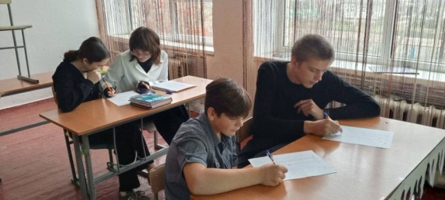 Старшеклассники ГБУ ОО ЗО "Орловская СОШ" приняли участие в деловой игре по личному финансовому планированию "Личные финансы"