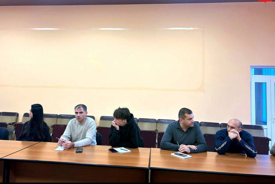 9 декабря, в Международный день борьбы с коррупцией, прокурор Приморского района Запорожской области Алексей Батайкин и его заместитель Ирина Зиберт провели встречу с сотрудниками администрации Приморского муниципального... 9 декабря, в Международный день борьбы с коррупцией, прокурор Приморского района Запорожской области Алексей Батайкин и его заместитель Ирина Зиберт провели встречу с сотрудниками администрации Приморского муниципального...