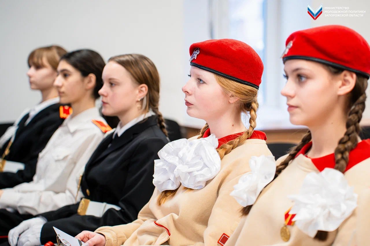 Всероссийский проект «Диалоги с Героями»: встреча молодёжи с ветераном специальной военной операции Всероссийский проект «Диалоги с Героями»: встреча молодёжи с ветераном специальной военной операции