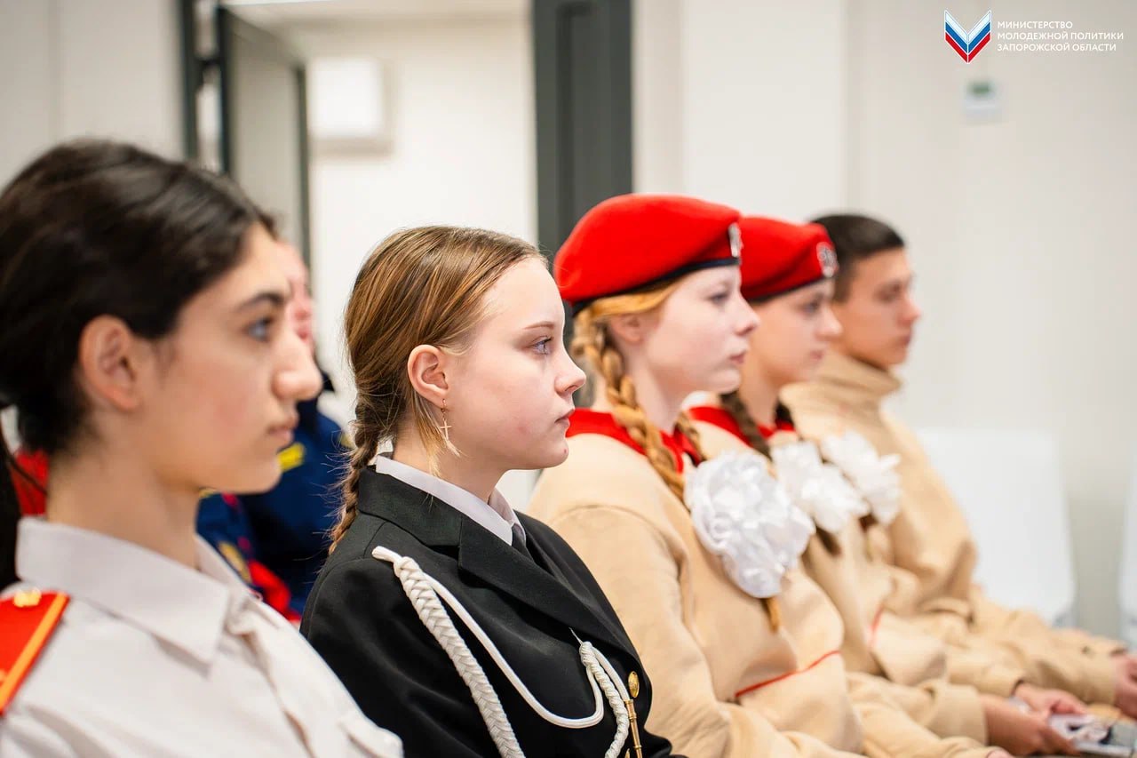 Всероссийский проект «Диалоги с Героями»: встреча молодёжи с ветераном специальной военной операции Всероссийский проект «Диалоги с Героями»: встреча молодёжи с ветераном специальной военной операции