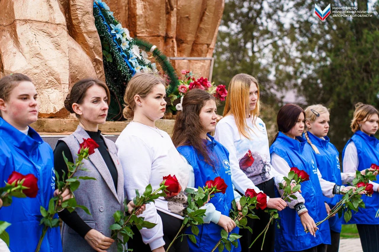 В Акимовском районе состоялось возложение цветов в честь Дня Героев Отечества В Акимовском районе состоялось возложение цветов в честь Дня Героев Отечества