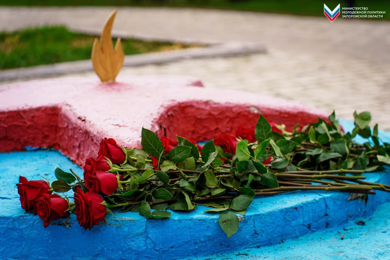 В Акимовском районе состоялось возложение цветов в честь Дня Героев Отечества В Акимовском районе состоялось возложение цветов в честь Дня Героев Отечества