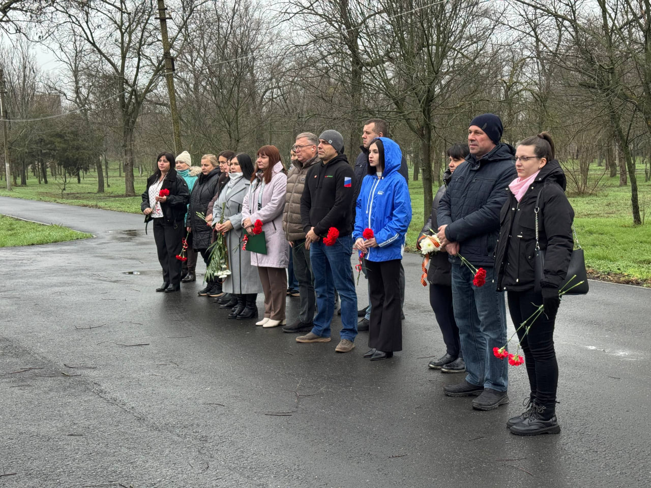 В Приазовском открыли памятный знак павшим бойцам СВО В Приазовском открыли памятный знак павшим бойцам СВО