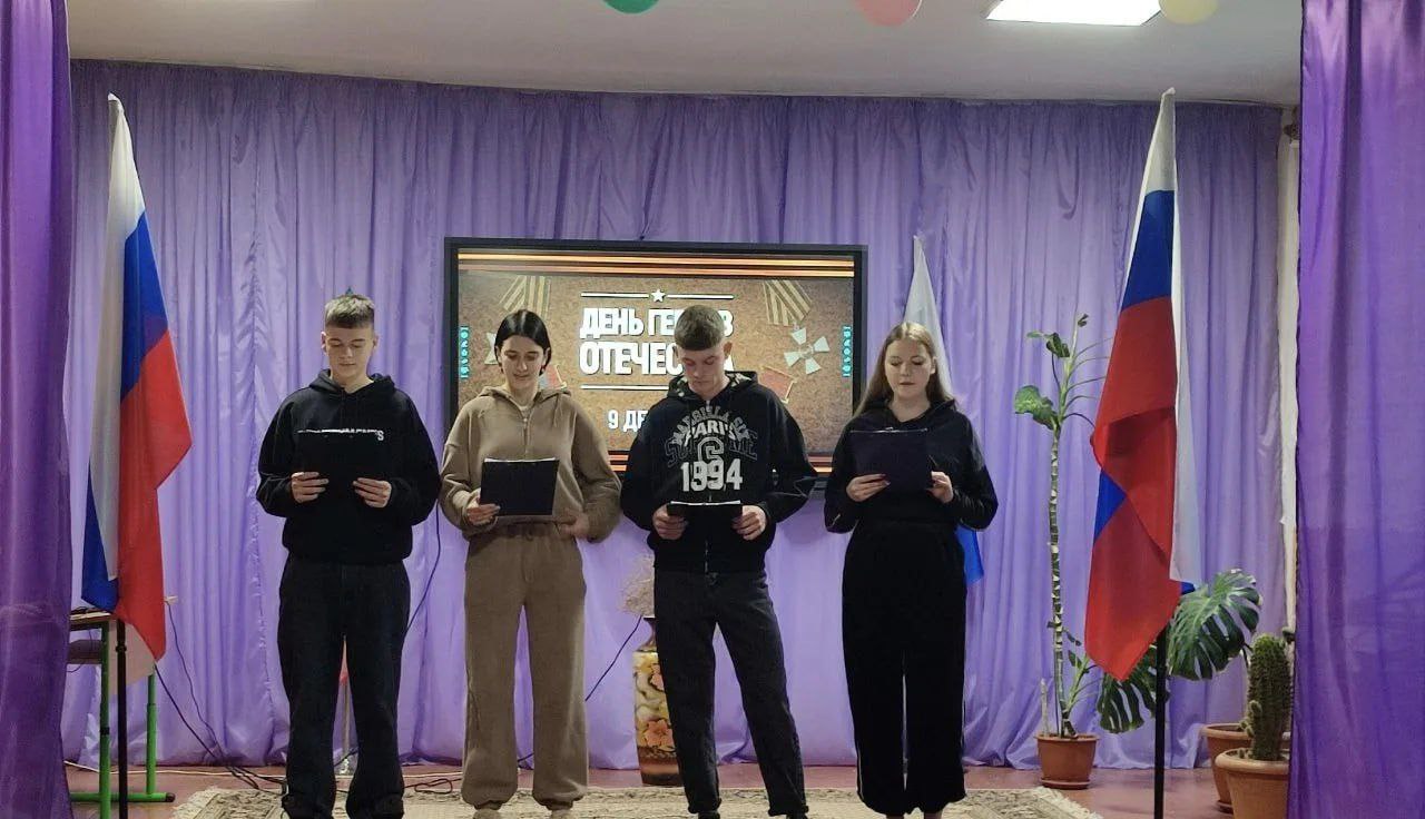 В Атманайской школе №28 совместно с сельской библиотекой проведен патриотический час "Героев помним имена" В Атманайской школе №28 совместно с сельской библиотекой проведен патриотический час "Героев помним имена"