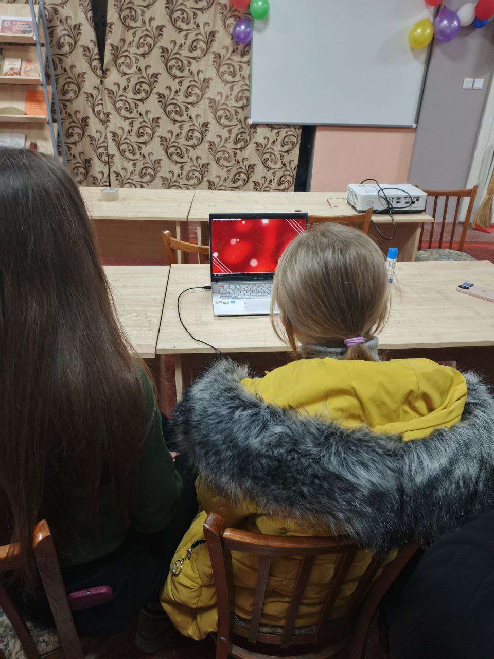 В Центральной библиотеке села Дмитровка состоялся показ видеоролика «Мы не забудем своих героев» В Центральной библиотеке села Дмитровка состоялся показ видеоролика «Мы не забудем своих героев»