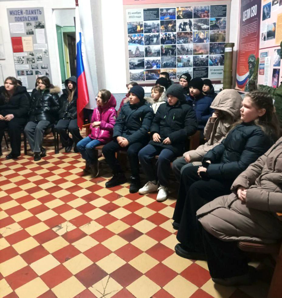 Михайловский музей провел экскурсию для школьников ко Дню Героев Отечества Михайловский музей провел экскурсию для школьников ко Дню Героев Отечества