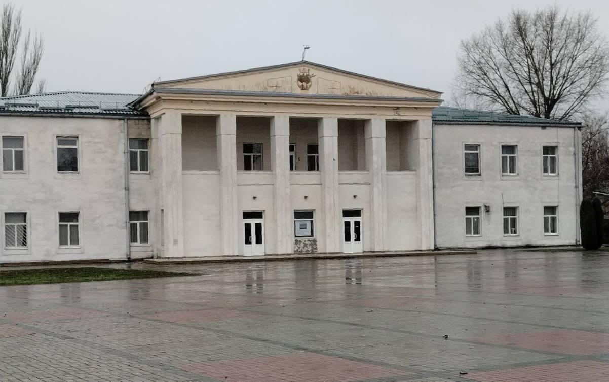 Дагестанские строители восстанавливают Дом культуры в пгт Михайловка Дагестанские строители восстанавливают Дом культуры в пгт Михайловка